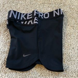 COPY - Nike Pro Intertwist 3” compression shorts